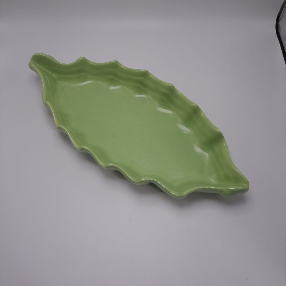 Haeger Ceramic Ruffled Dish Mint Green Relish Finger Foods Cookies Decor Vintage